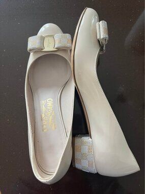 Salvatore Ferragamo Vara Bow Accent Pumps